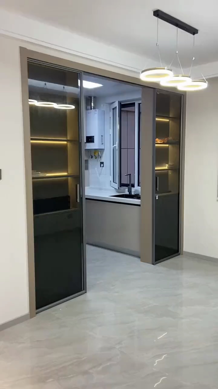 一门两用的厨房推拉门设计