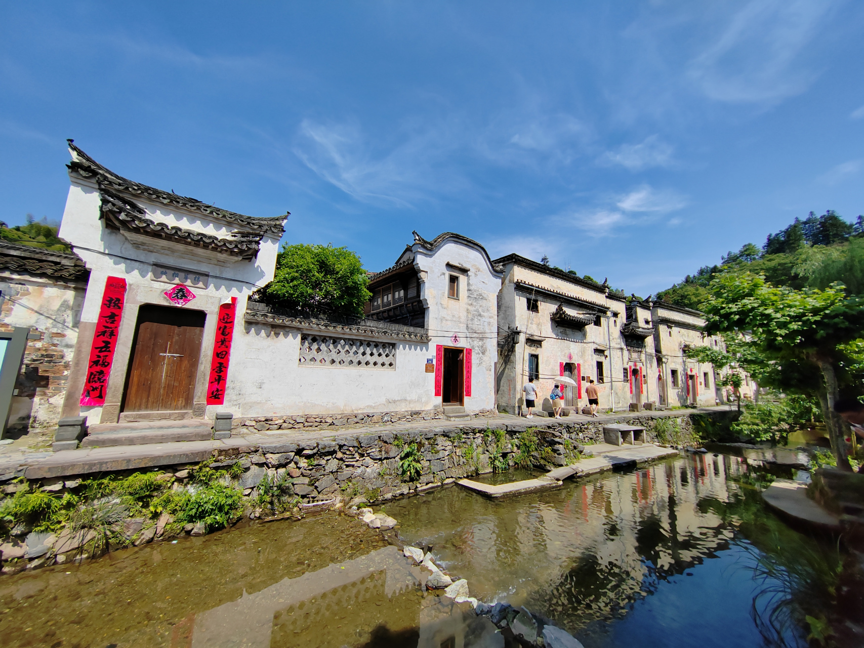 芹川古村,位于杭州淳安千岛湖环湖游半道上,一片还未开发的古村落