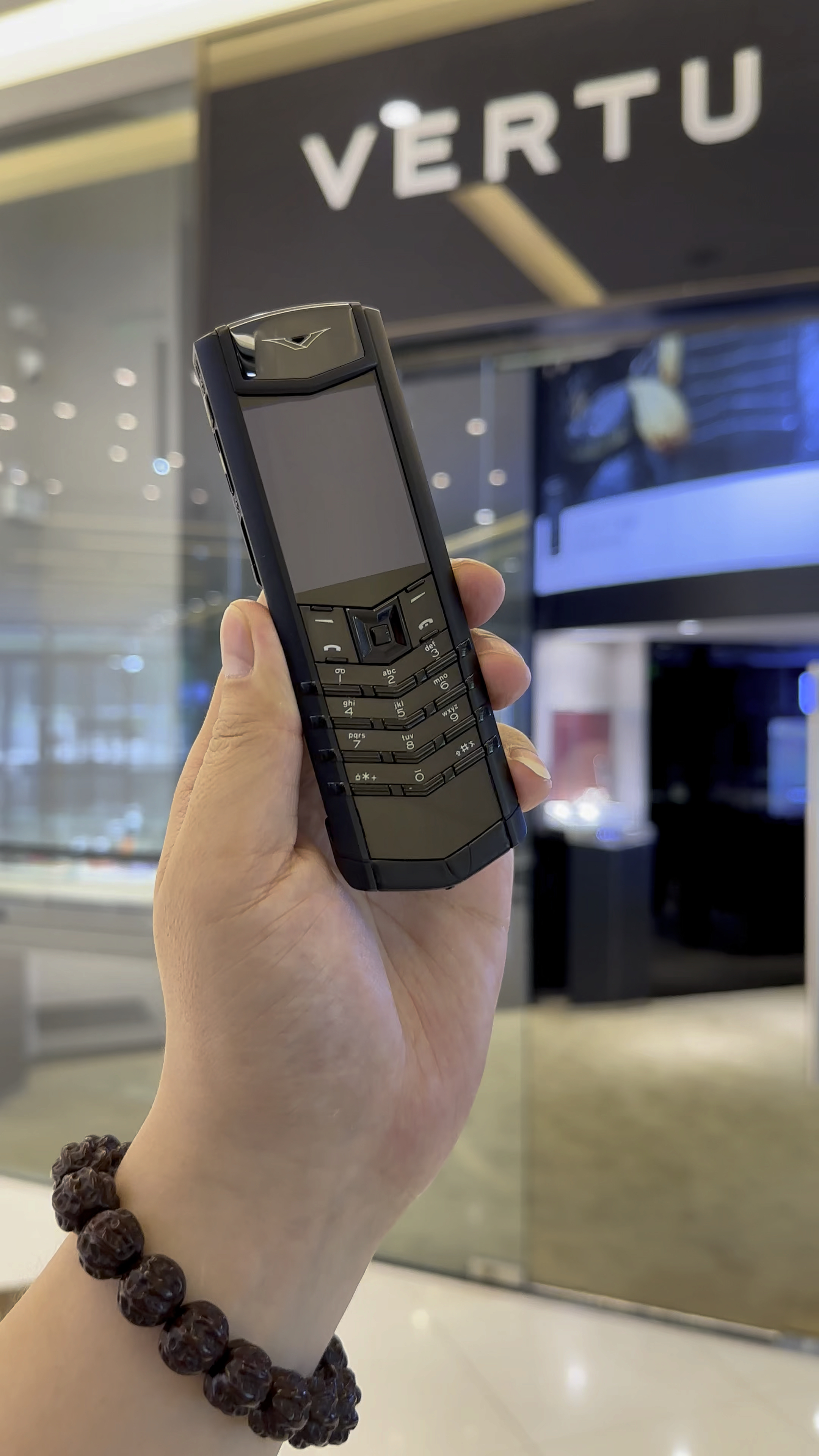 vertu signature v 威图手机经典款 总裁签名高定版纯黑鳄鱼皮-度小视