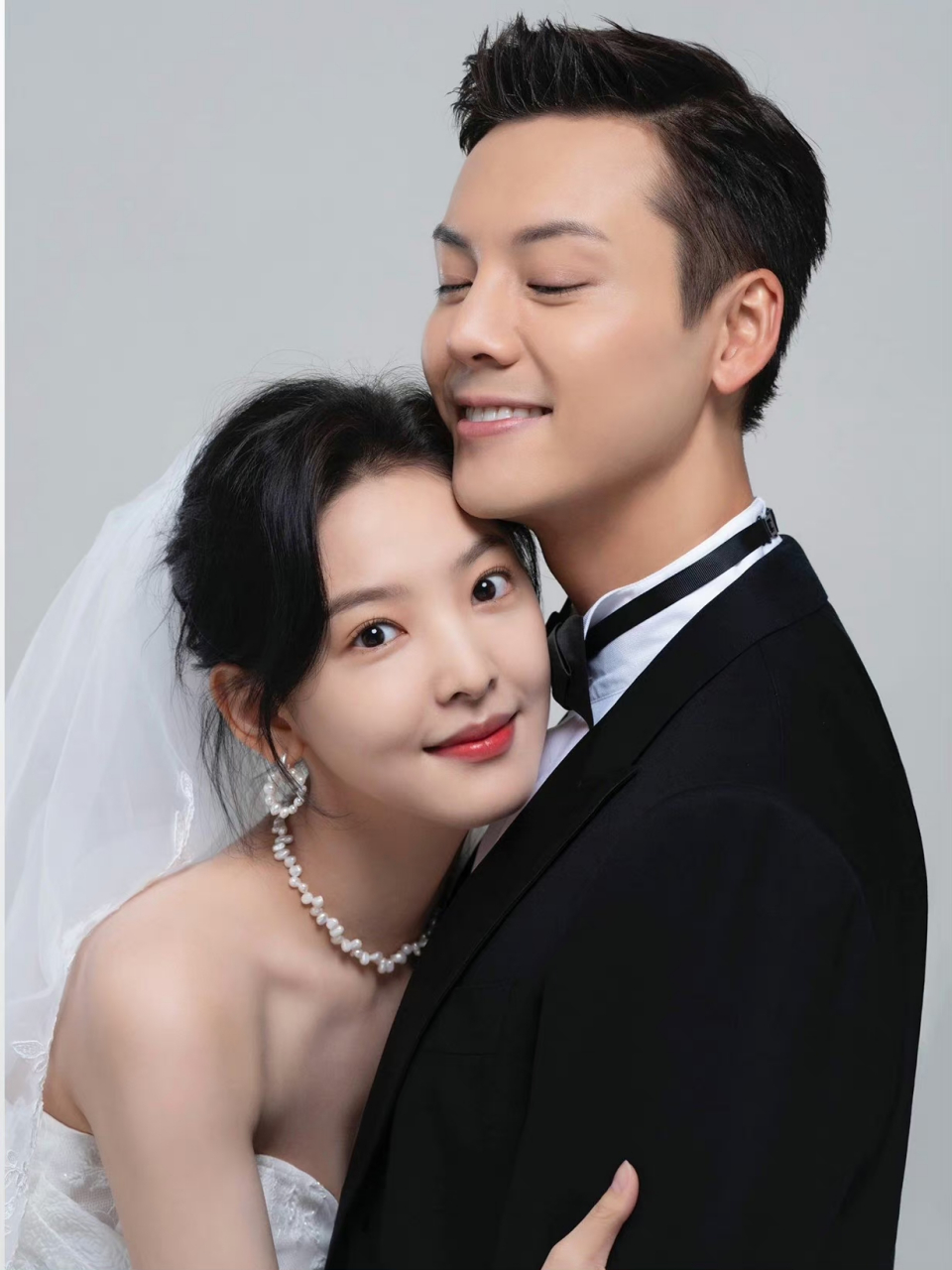 电视剧《照亮你》恋爱主题,进行中  章若楠96年,陈伟霆,85年,没有一