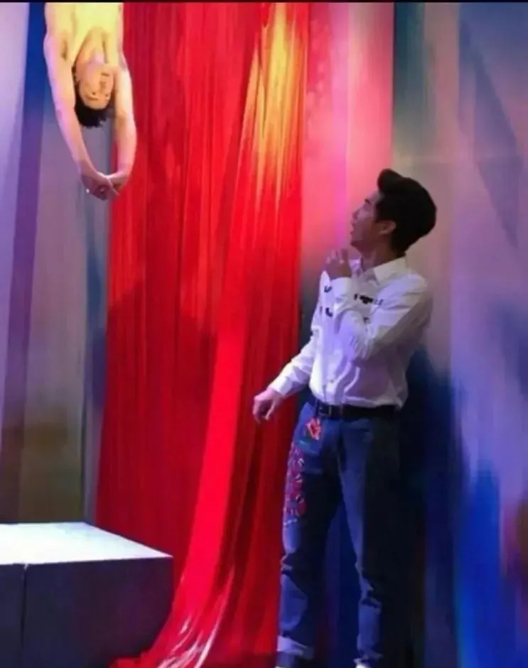 哈哈哈哈谁敢信这是杨幂啊?被这些明星蜡像翻车名场面笑不活了