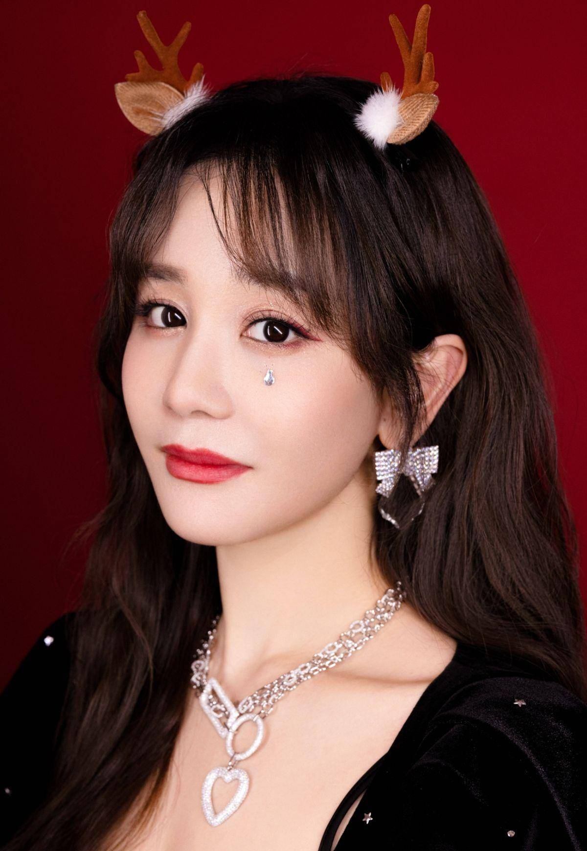 路人偶遇李菲儿海陆,状态惨不忍睹,李菲儿脸型变形撞脸刘晓庆