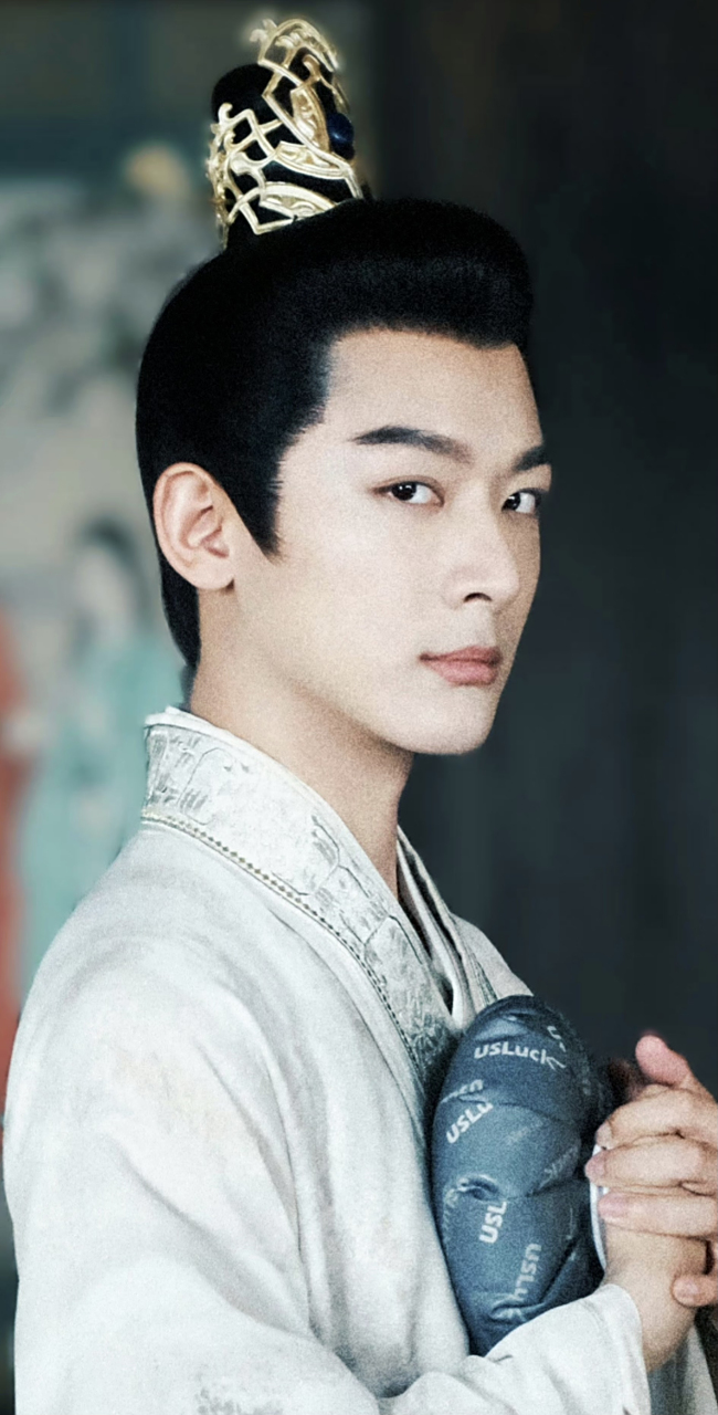 少年帝王的霸气和威严被张晚意狠狠拿捏住了,很有气势,气场好强