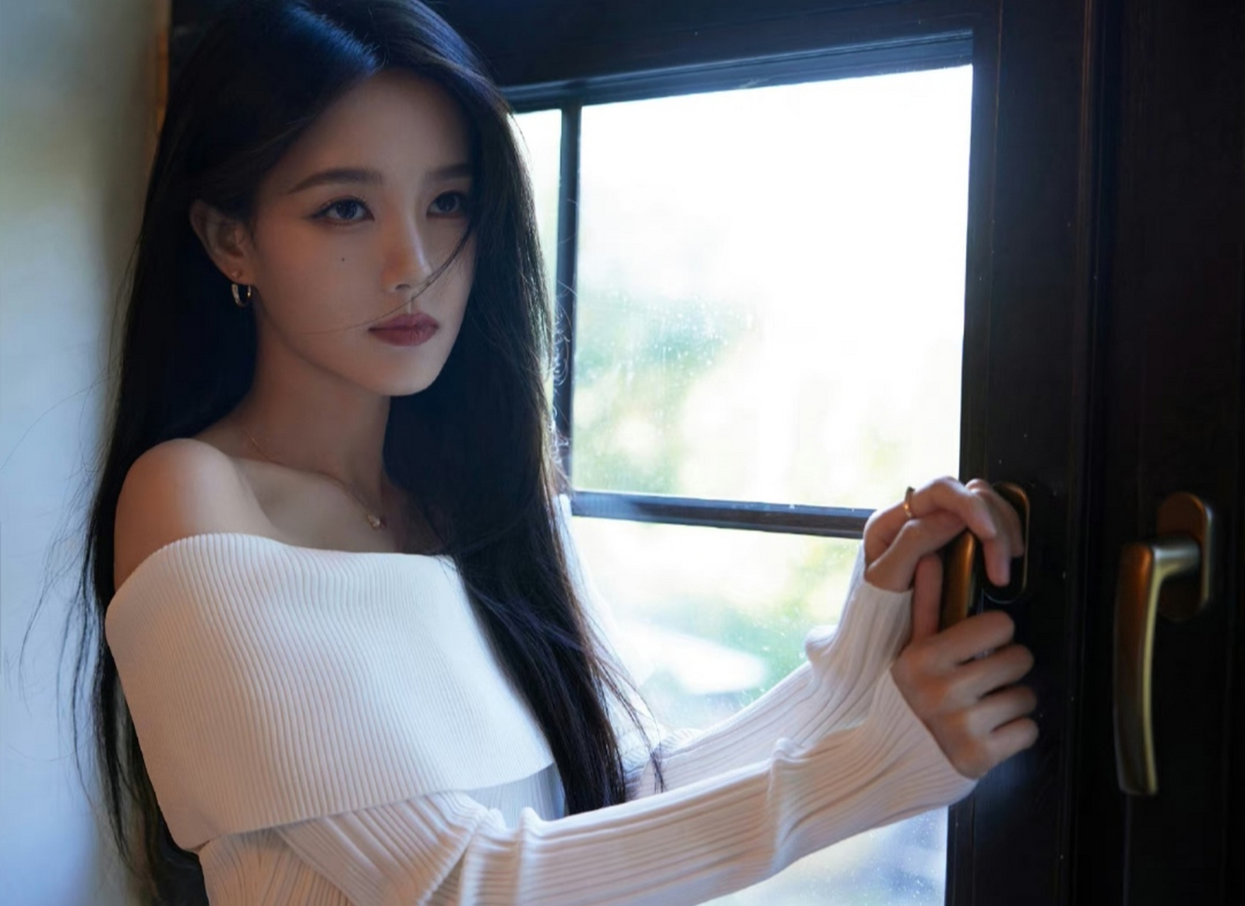 甜美优雅的性感女神#李一桐# 身穿白色长裙,温柔妩媚,风情万种,楚楚动