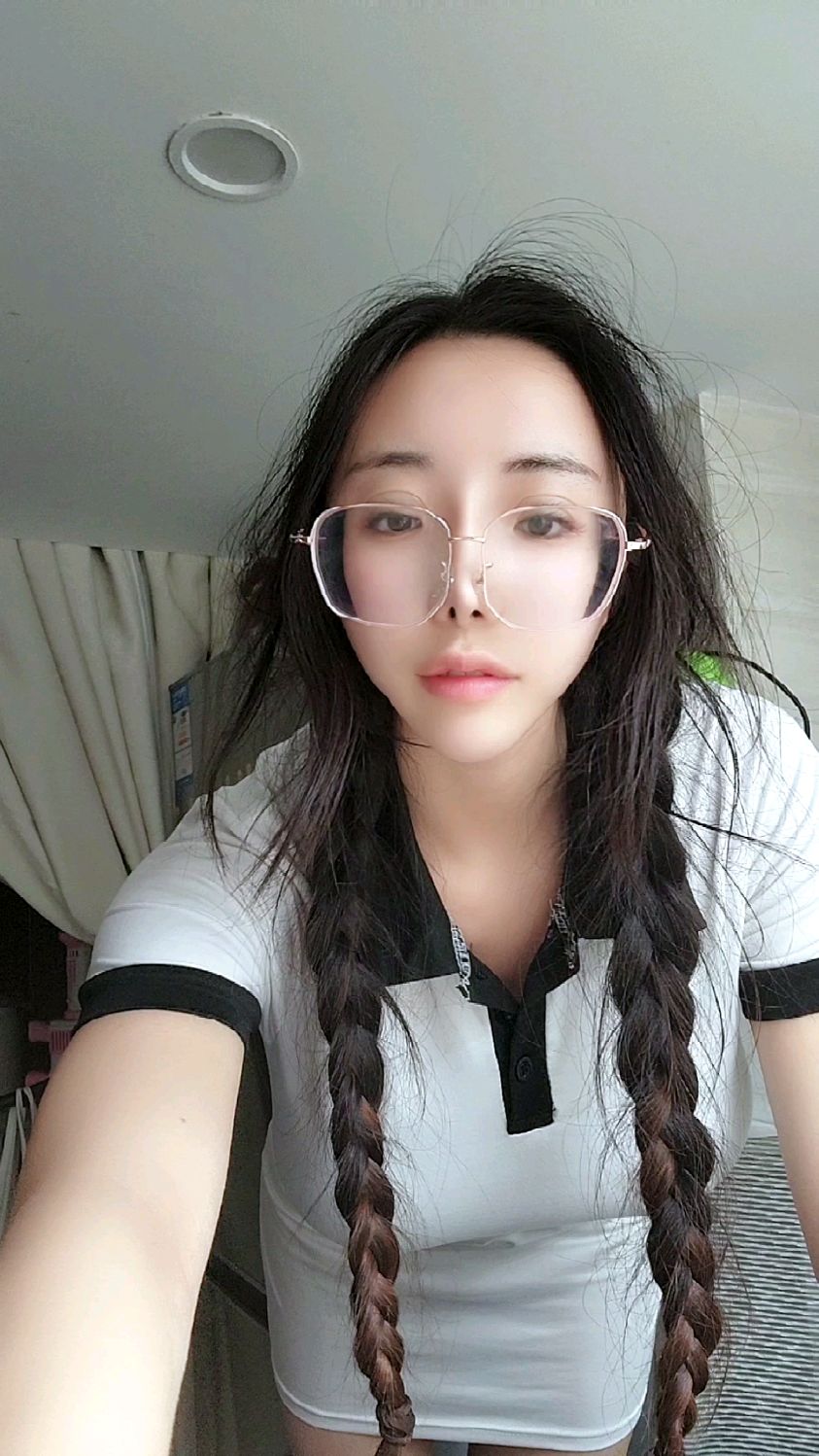 小温同学官方认证的二次元身材天花板怎么可以这么可爱温温同学六一