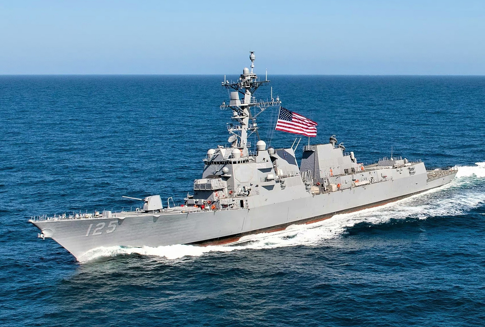 8月份美国海军最新一艘阿利伯克3导弹驱逐舰下水,舷号ddg128,这是阿利