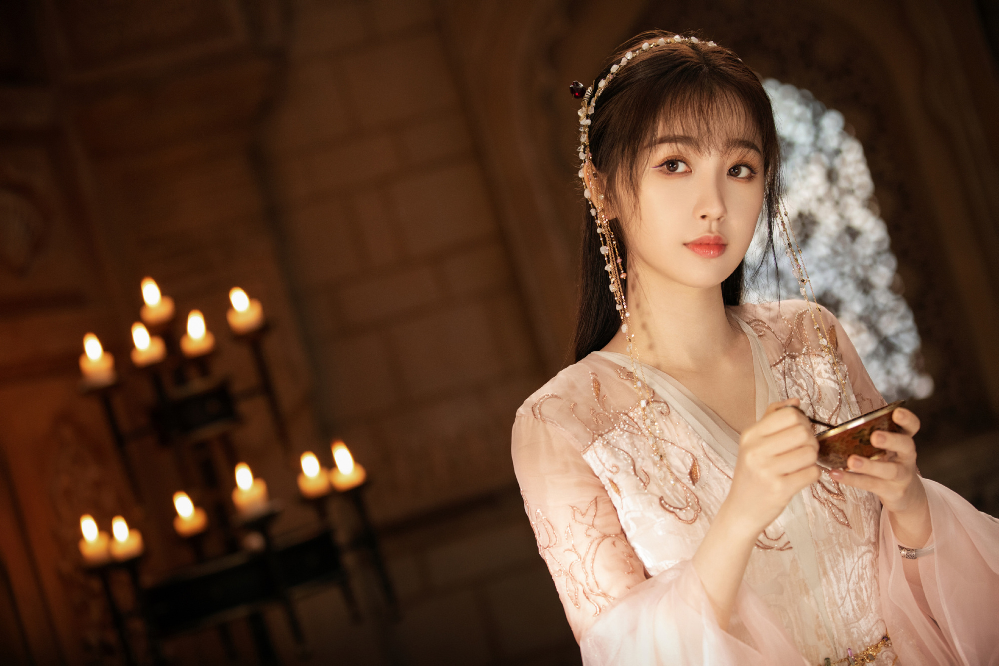 继《苍兰诀》后,虞书欣又一新剧今晚开播,男主来自《司藤》