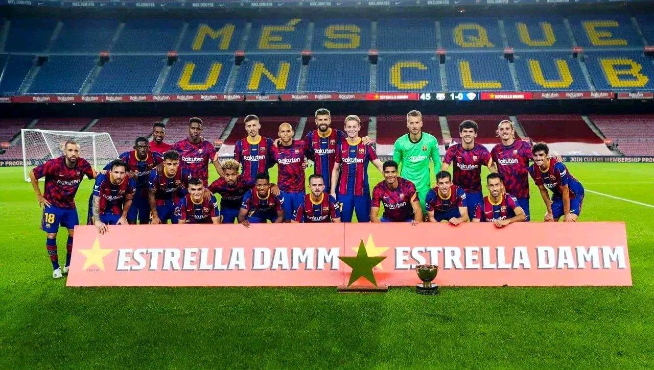 巴萨新赛季全家福