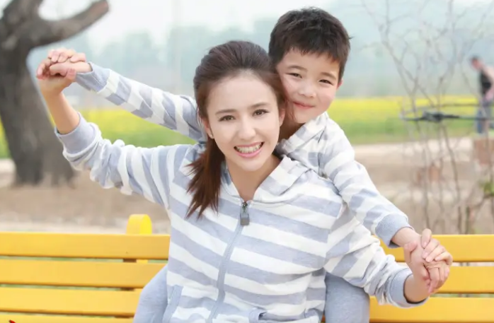 "涅槃重生"佟丽娅:为孩子忍丈夫多次出轨,离婚后重登事业巅峰