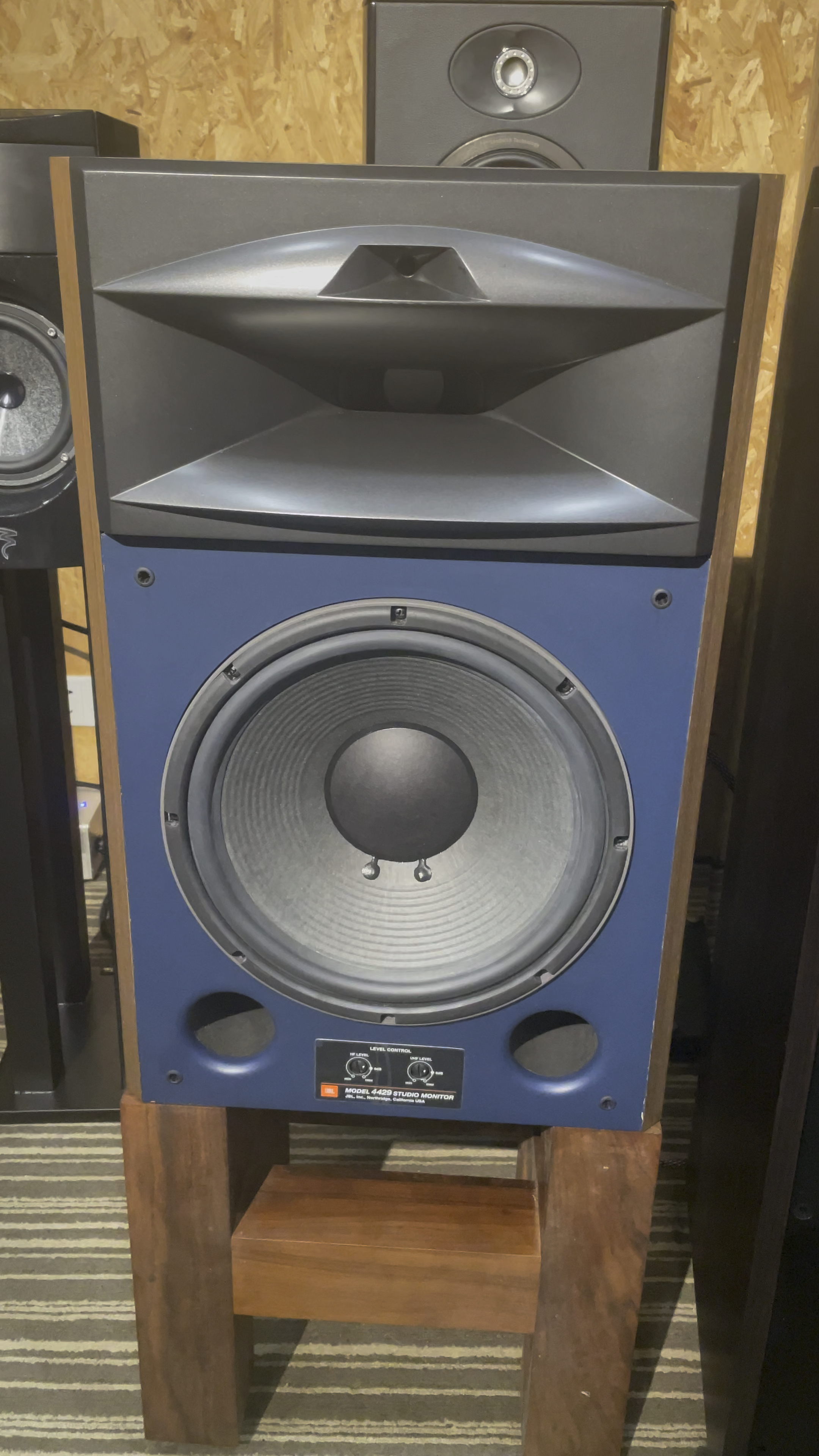 美国jbl4429音箱对比德国密力magnat transpuls 1500监听音箱