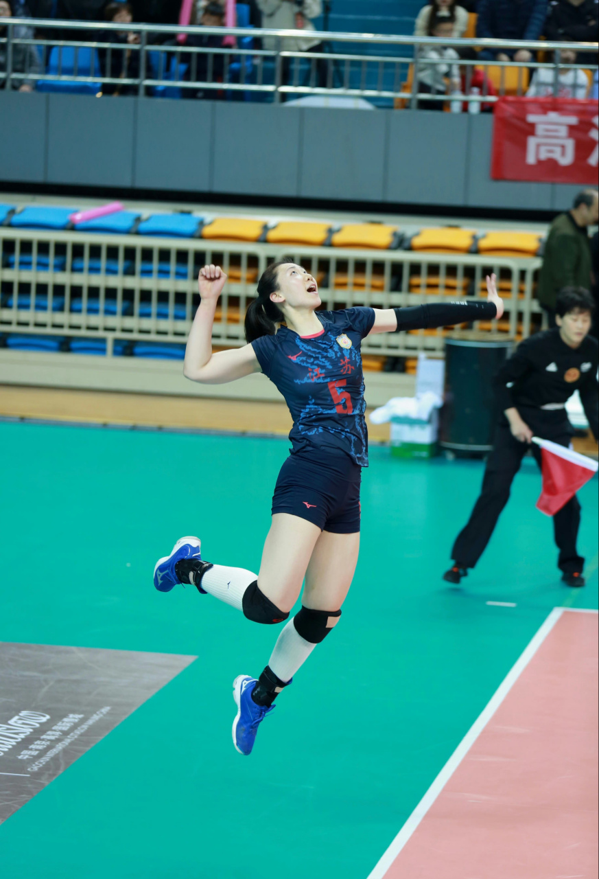 江苏女排球员发球风采一览!