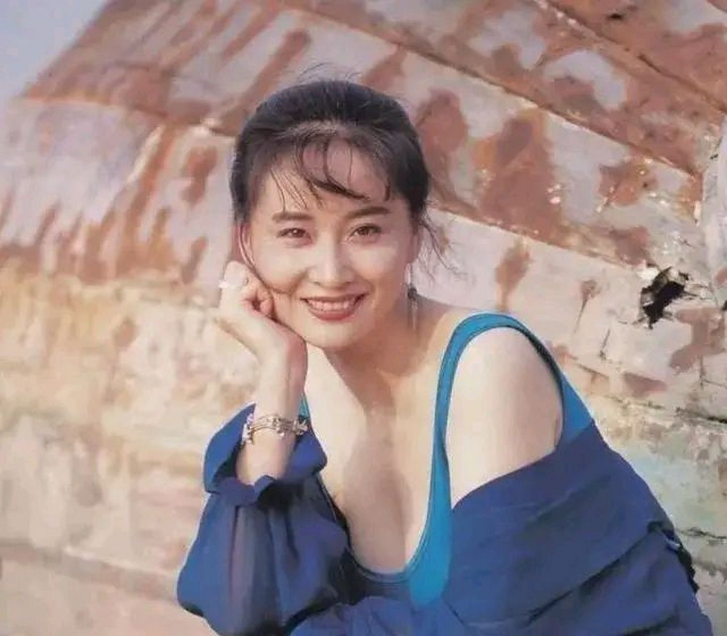 3.甘露露 出轨富豪被现场抓住, 惨遭痛打.