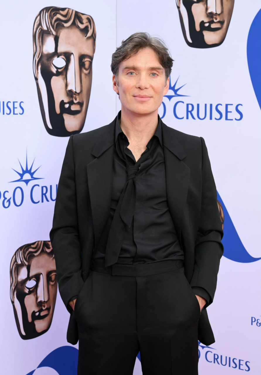 基里安墨菲亮相2023年bafta英国电视学院奖红毯,帅气的男主角.