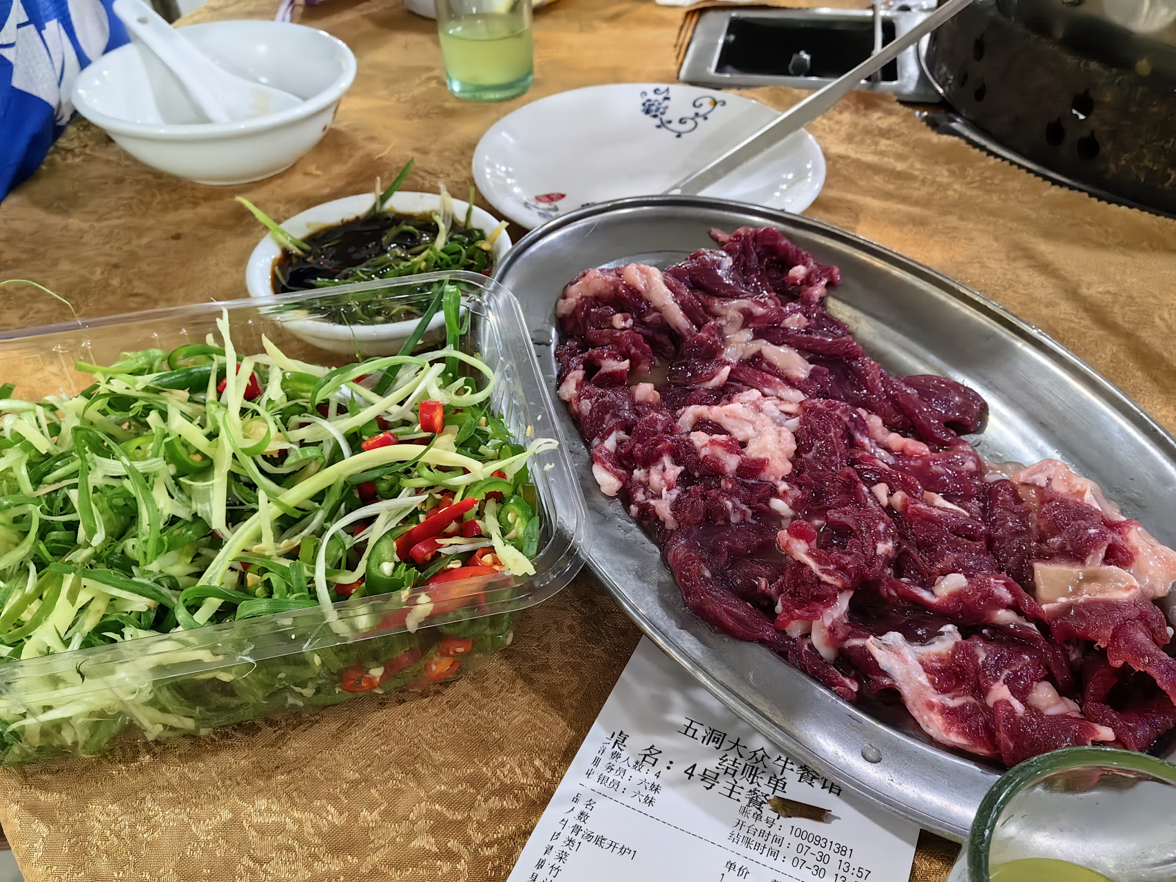 江门五洞牛肉在整个珠三角都是赫赫有名的存在,这里整条村有四五十家