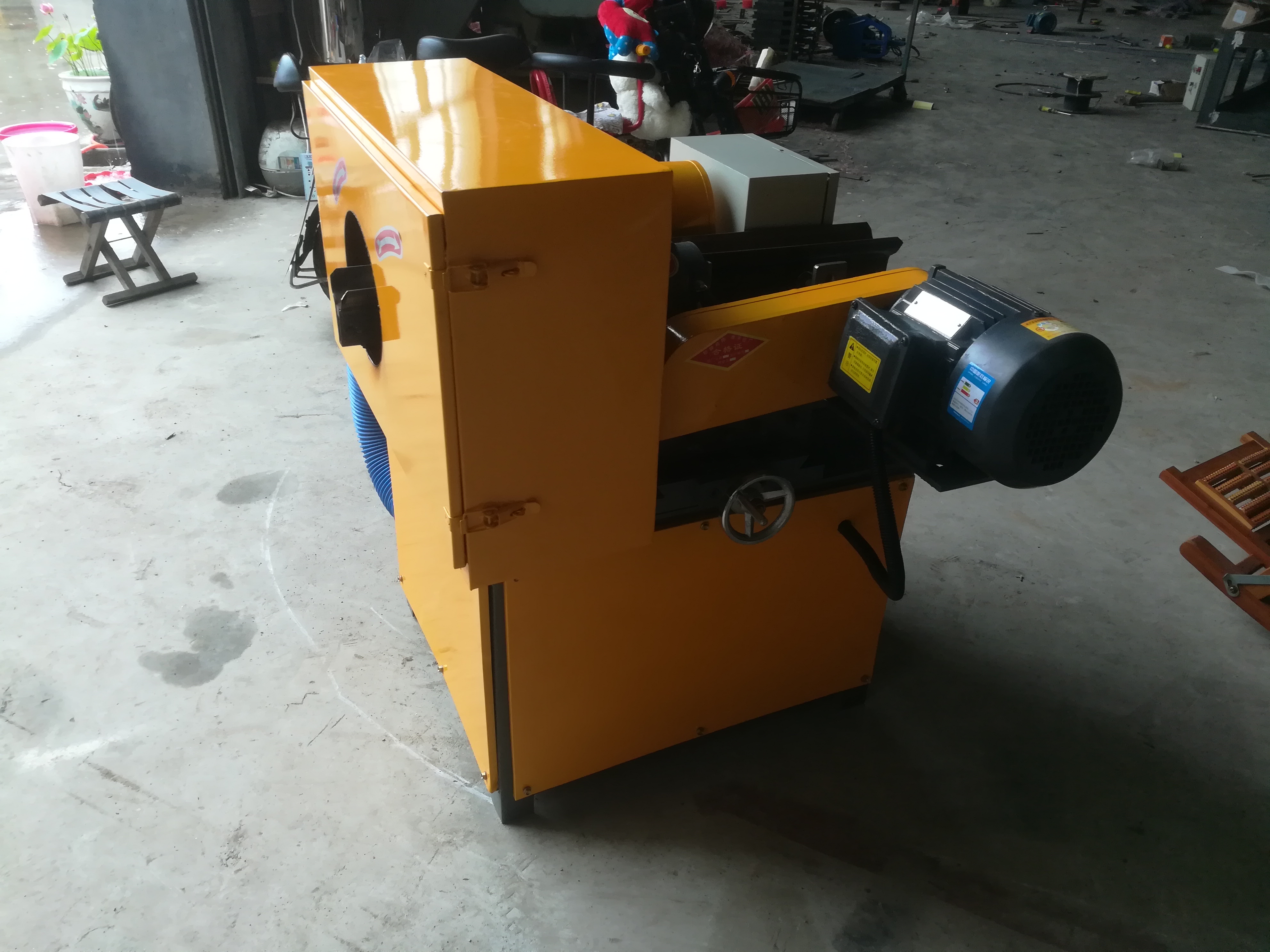 小型圆棒环保抛光机卧式带钢板圆棒镜面除锈