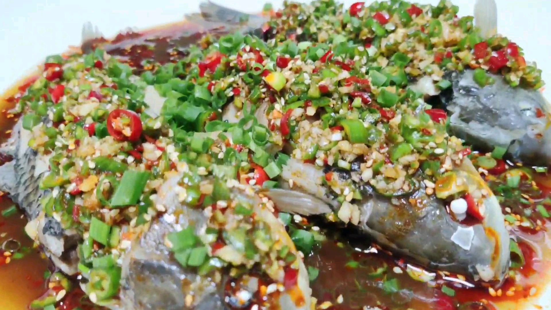 教你做四川经典凉菜“凉拌鲫鱼”肉美鲜嫩,超级下饭三分钟就学会