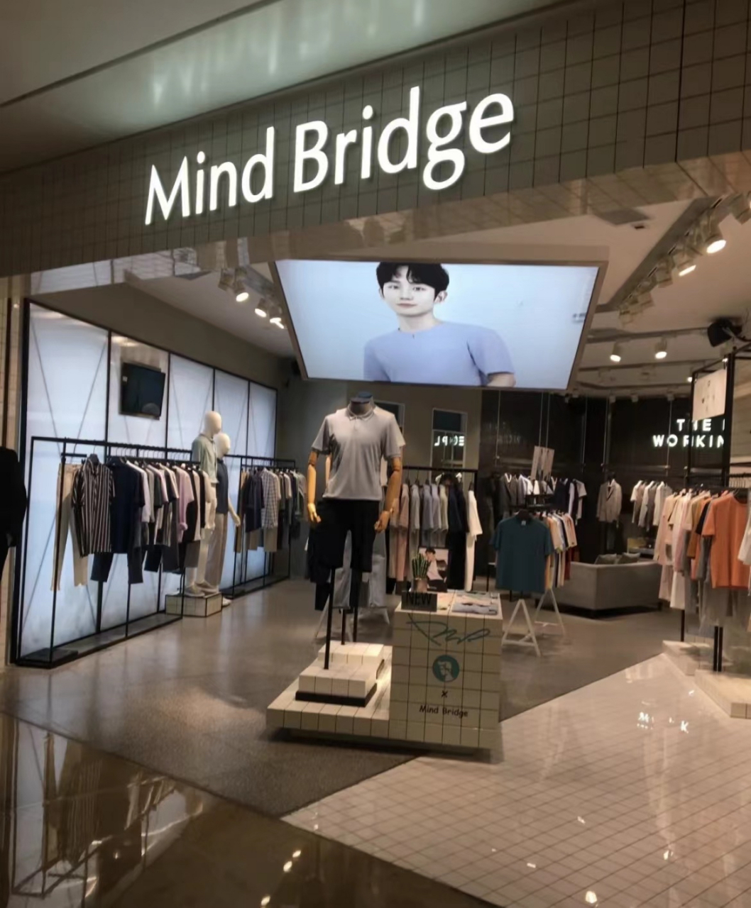 mind bridge是韩国百家好公司旗下的休闲品牌,但是从2020年就开始撤店