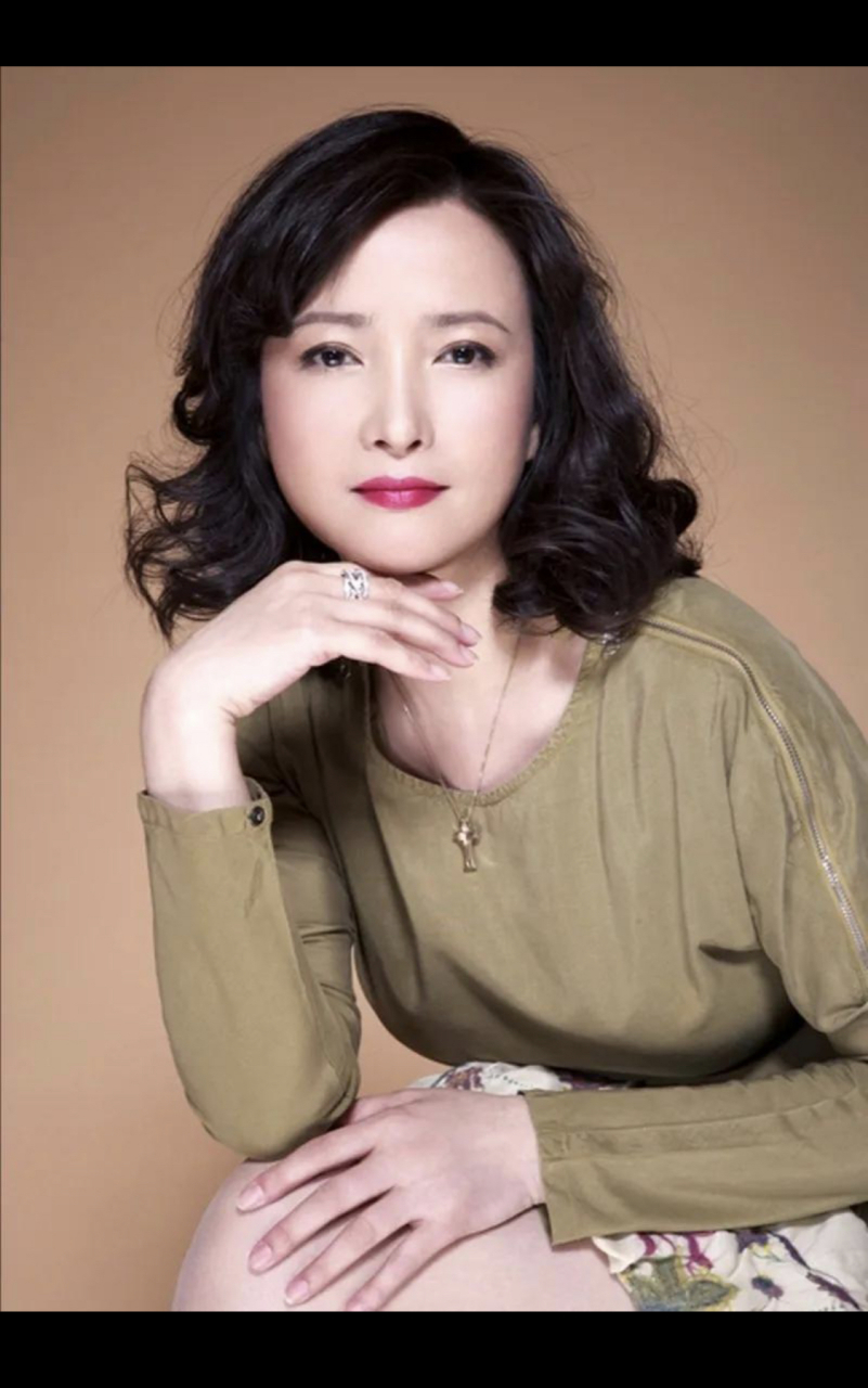 身高164厘米,毕业于浙江昆剧团,中国内地女演员.