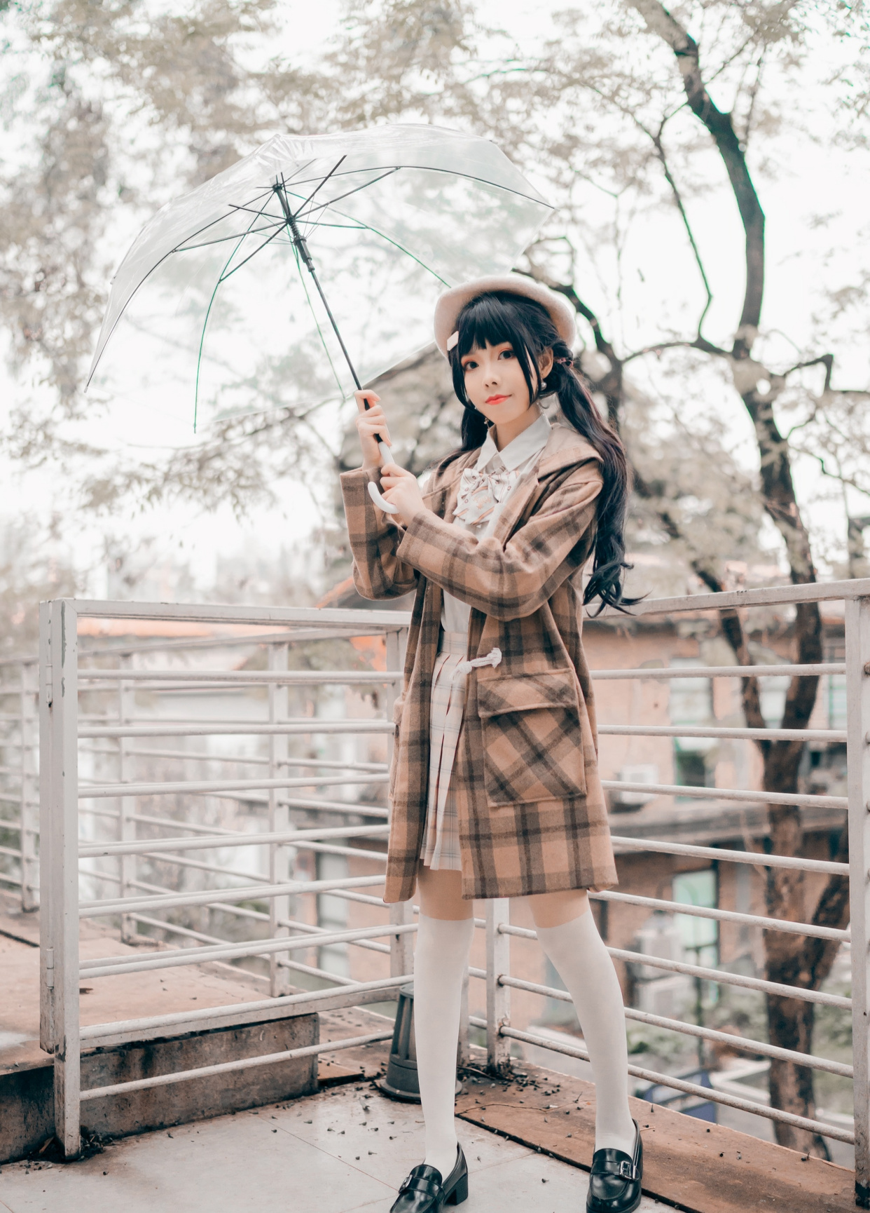 cosplay:短裙jk搭配过膝"白丝"的双马尾小妹妹,一点都不想长大