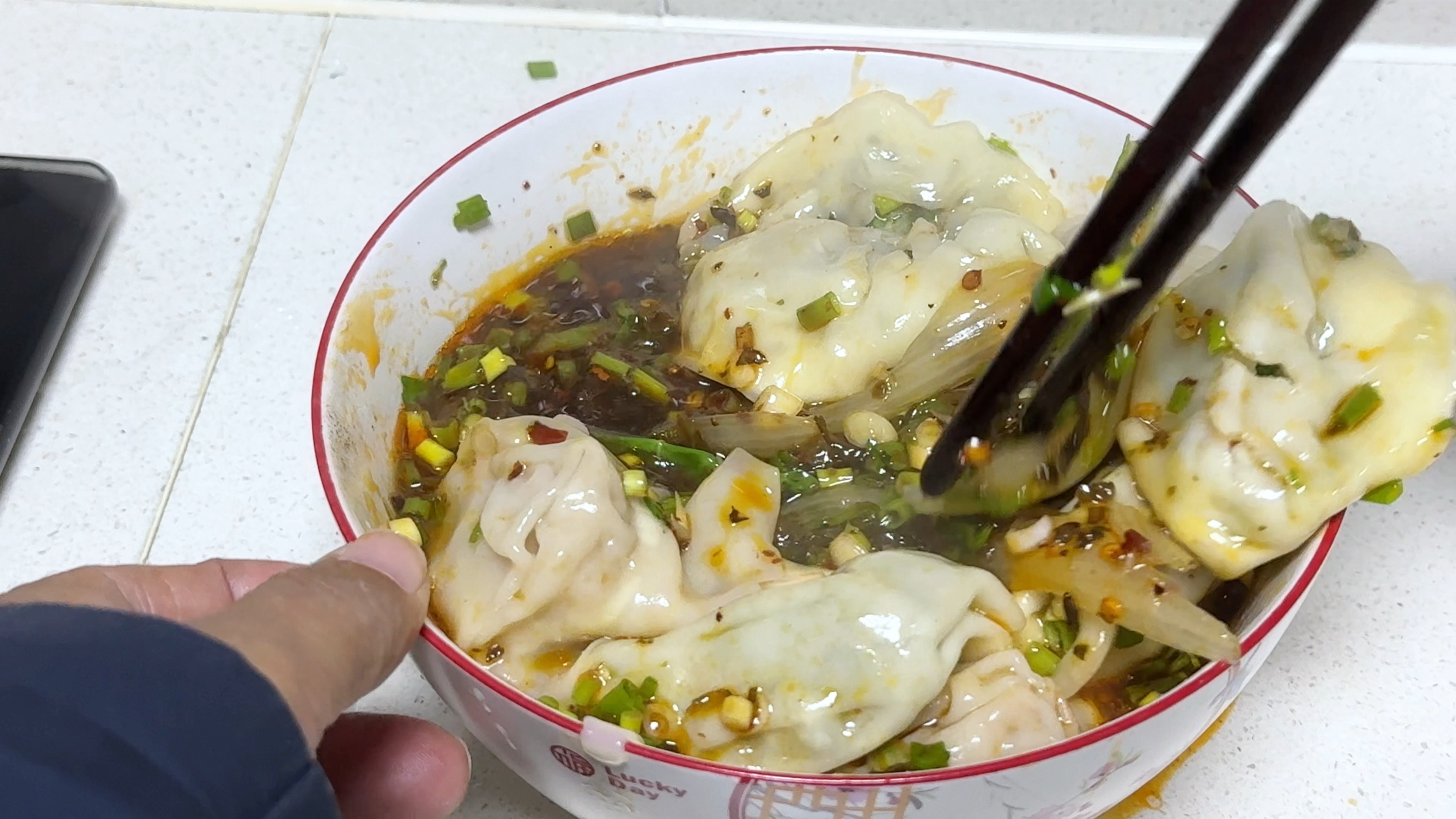 红油抄手里面放点宜宾的碎米芽菜真好吃