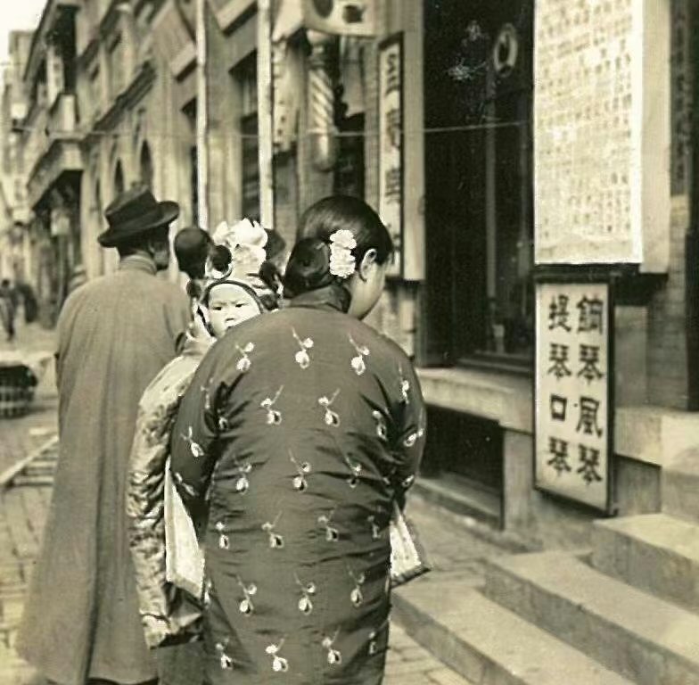 老照片:1942年,日本占领时期的北京王府井