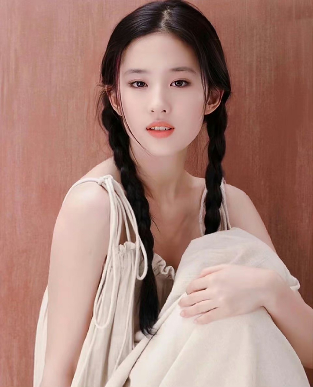 刘亦菲扎着马尾辫