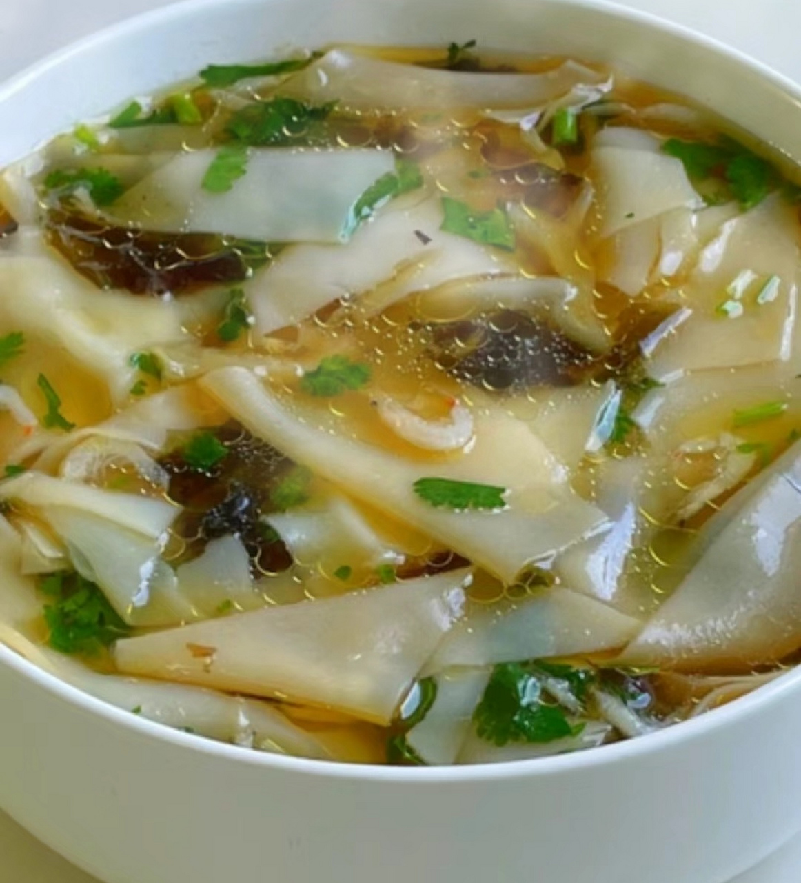 多少次早起,就是为了这一口.汤鲜味美,馄饨皮入口即化,酸爽开胃.