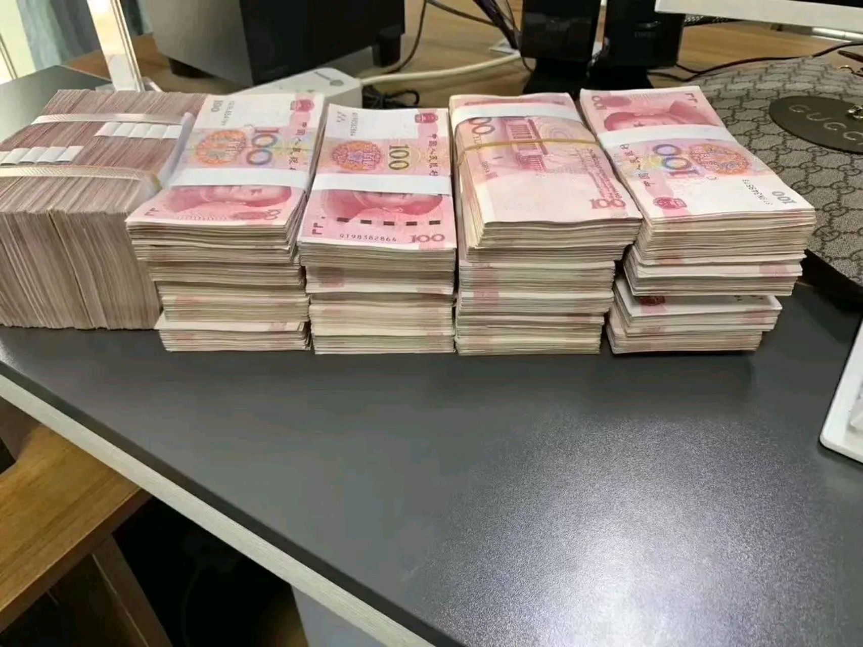 1200块钱利息,听了朋友们的建议,还是要求稳当,十万本金已经拿回来了