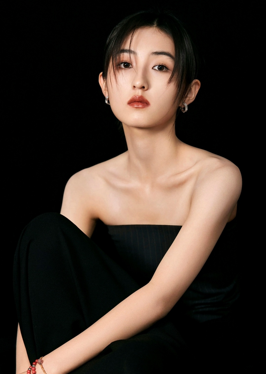 张子枫华表奖最年轻影后,凭《我的姐姐》拿下第19届华表奖影后,张子枫