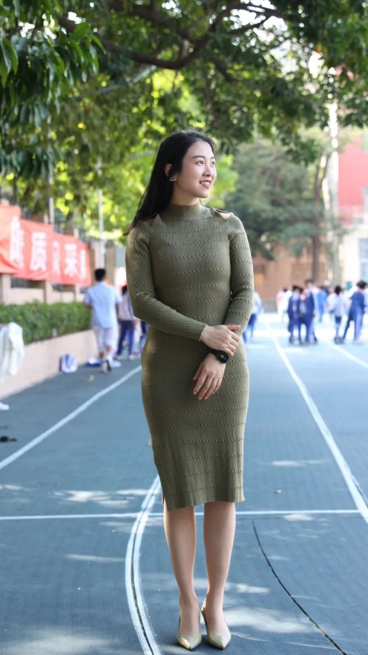 气质熟女,爱笑的老师