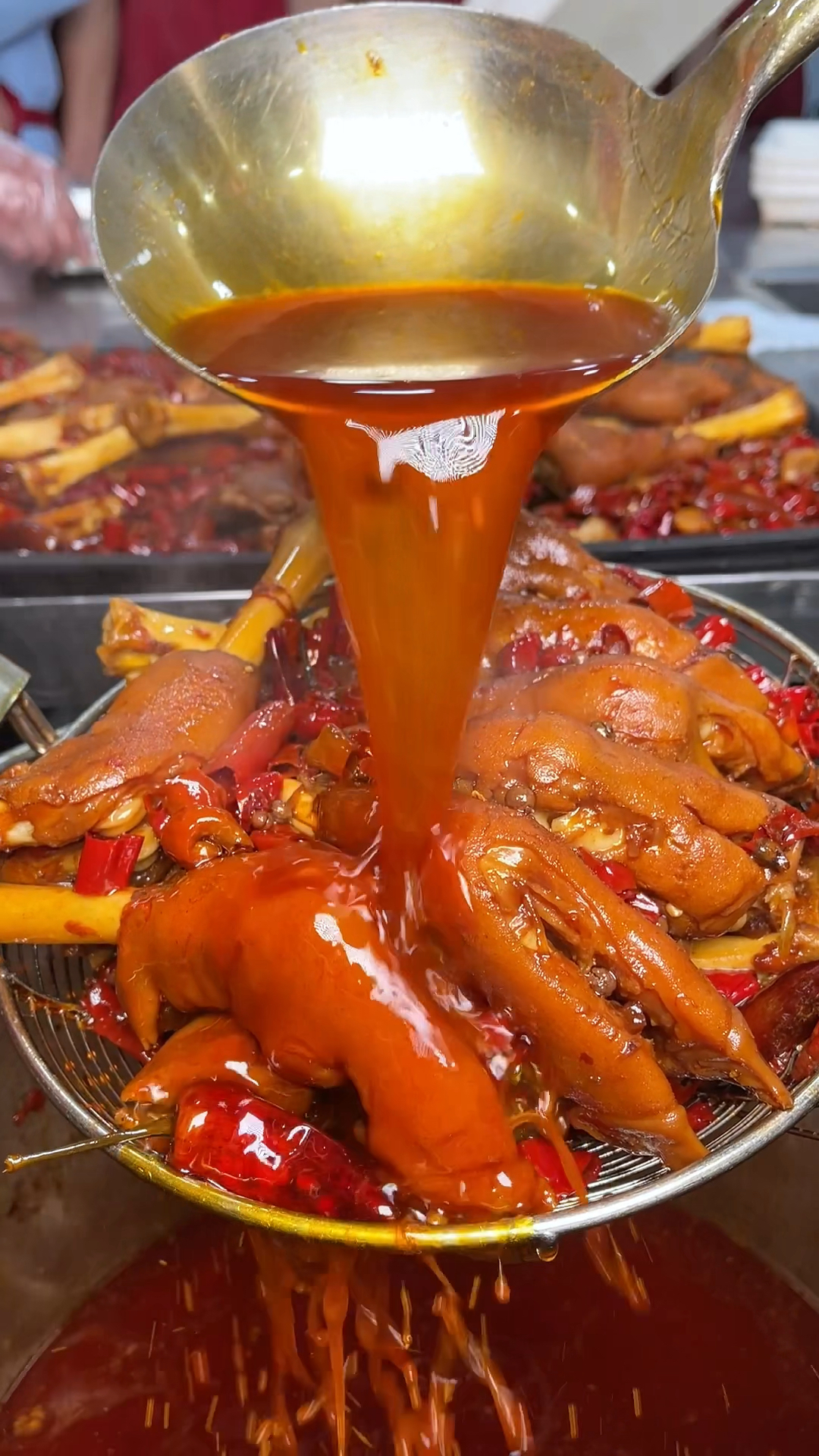 羊蹄这样做麻辣鲜香,不腥不膻软烂脱骨,一口卤桶就可以操作