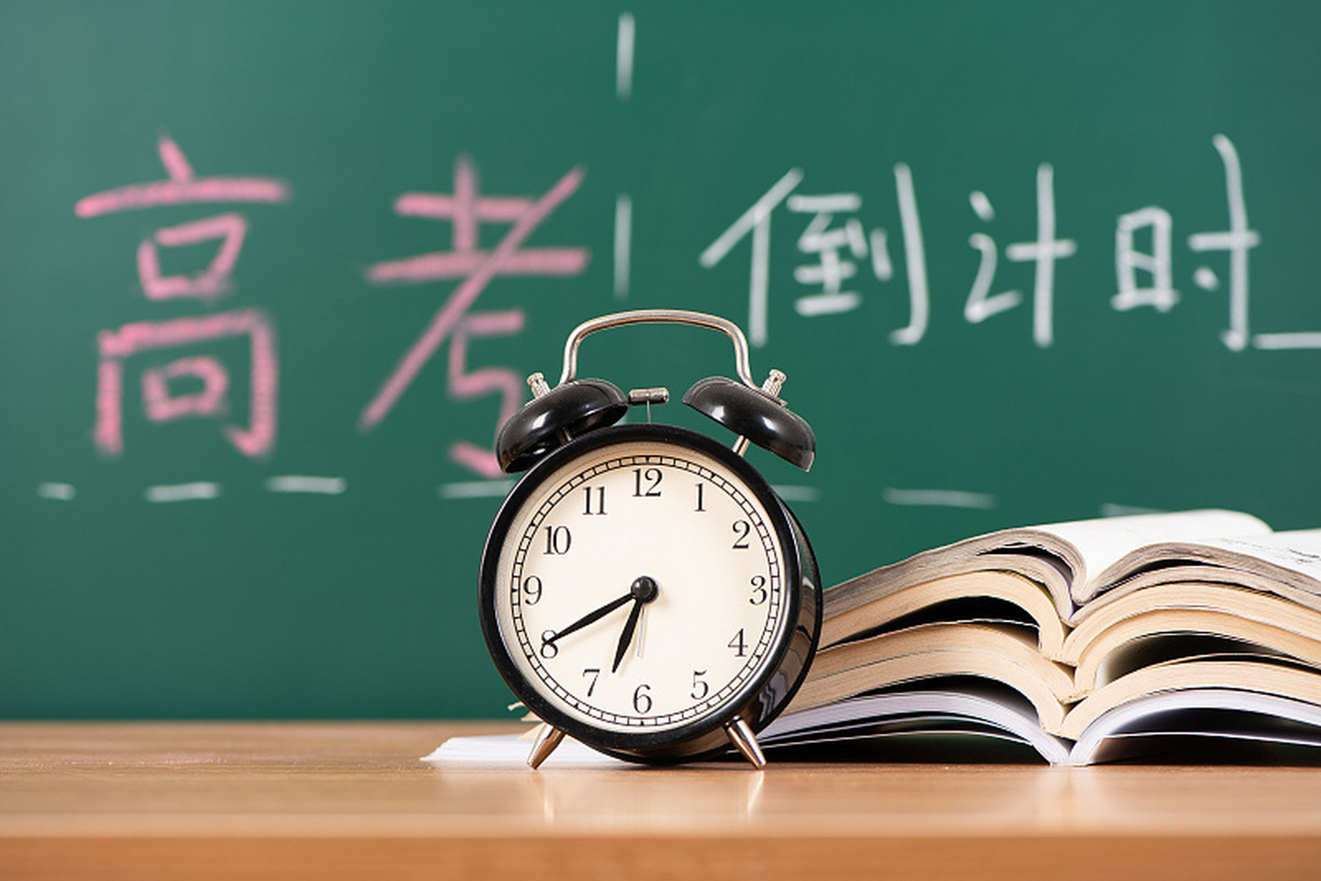 很多考生家长会选择为孩子购买补脑,安神类保健品,为孩子考试助力