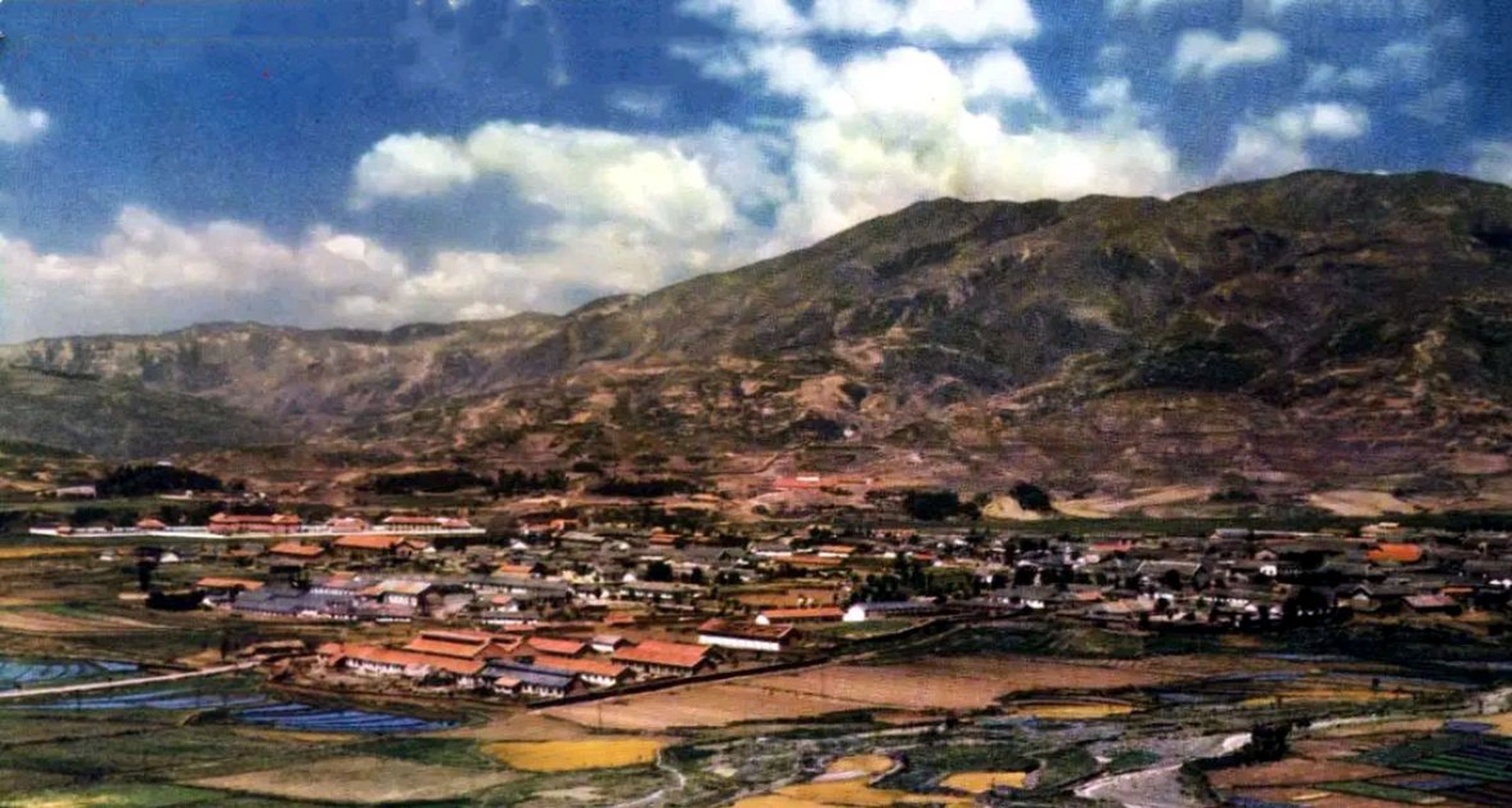 四川凉山昭觉的老照片:这是1964年拍摄的凉山彝族自治州首府昭觉县的