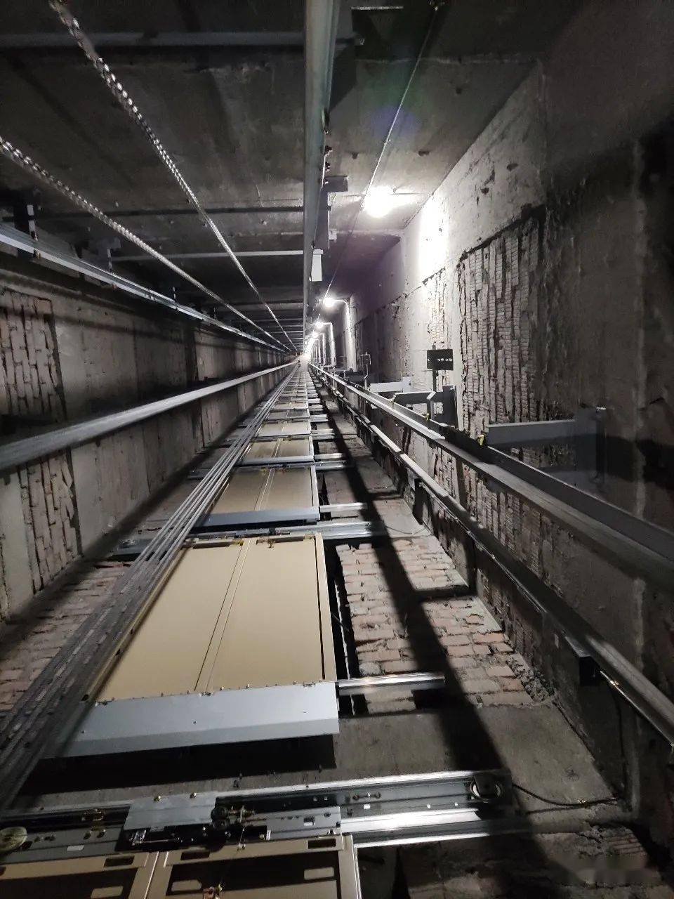 换曳引绳的一天