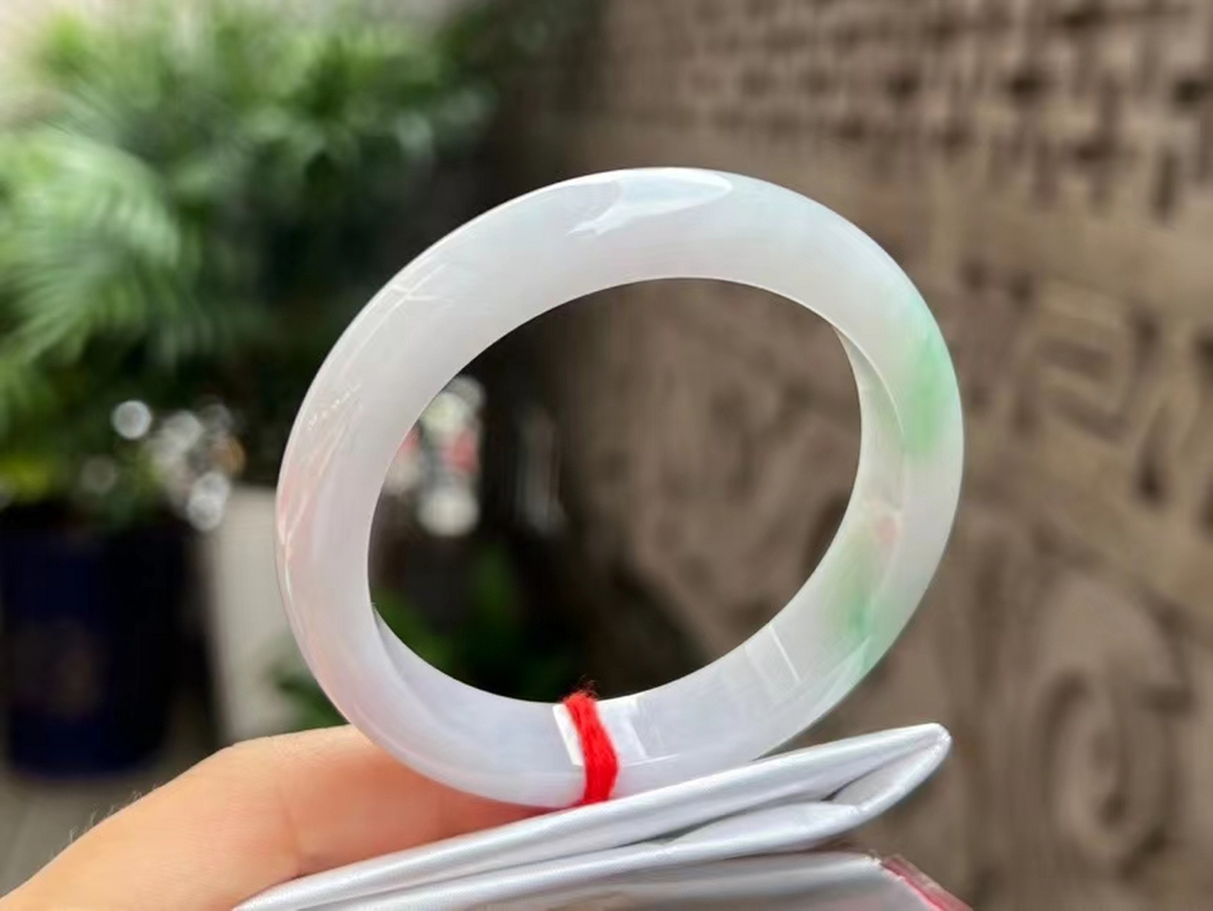 白底青飘阳绿手镯