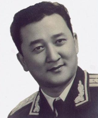 军人楷模何云峰,原福州军区副政委,第一个下连当兵的师政委