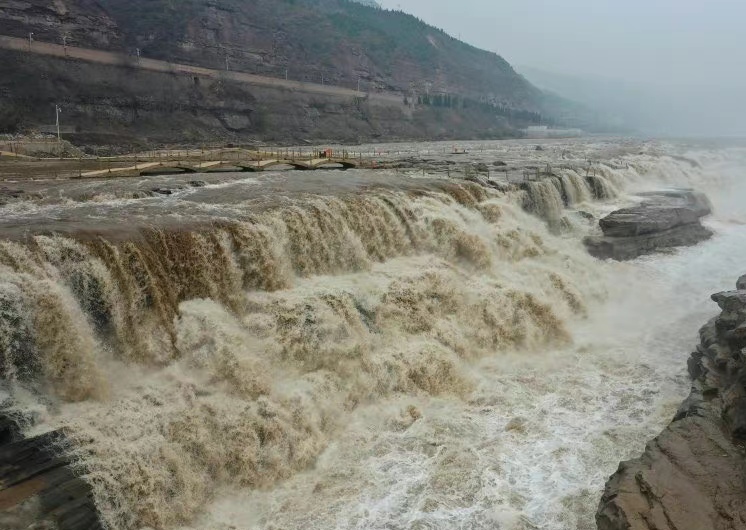 满分作文《一条大河波浪宽》,用音乐礼赞祖国,开头惊艳