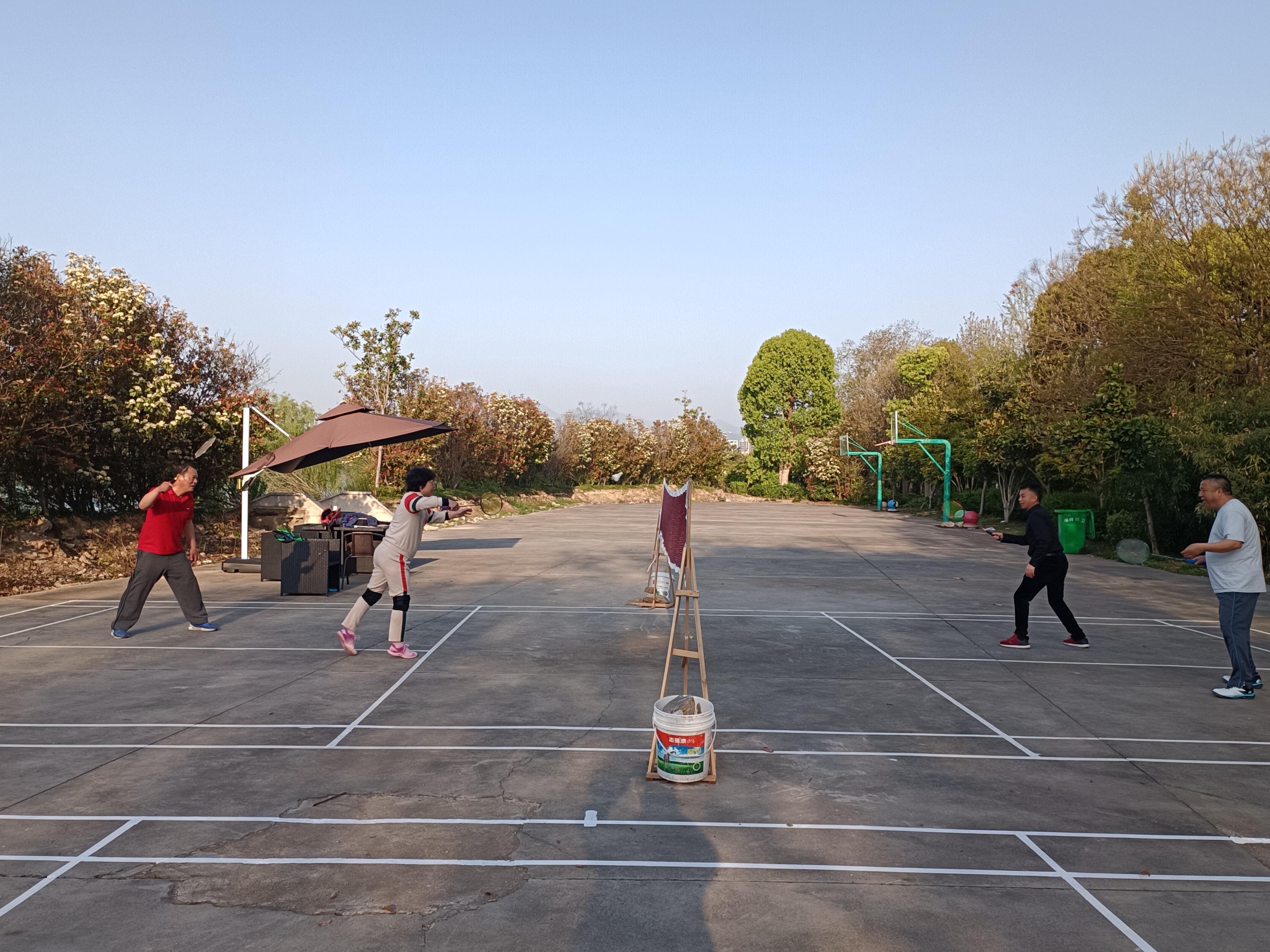 东区湖滨广场羽毛球场