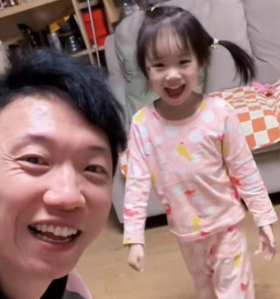 宋家腾爆红!他的妻子白皙漂亮,有两个孩子.网友盛赞人生赢家