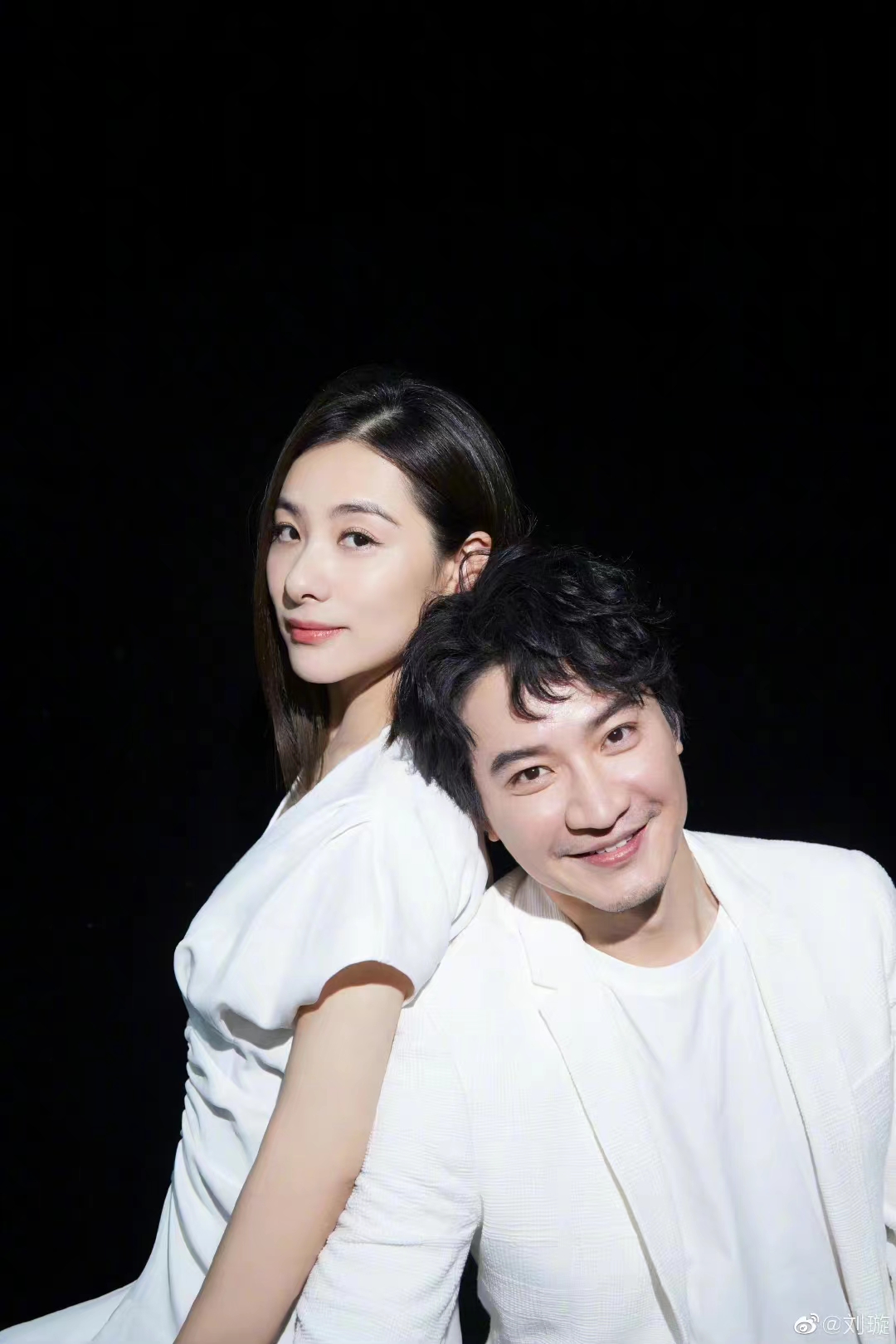 43岁体操皇后刘璇晒二胎保养太好似少女艺术家老公贴心陪伴