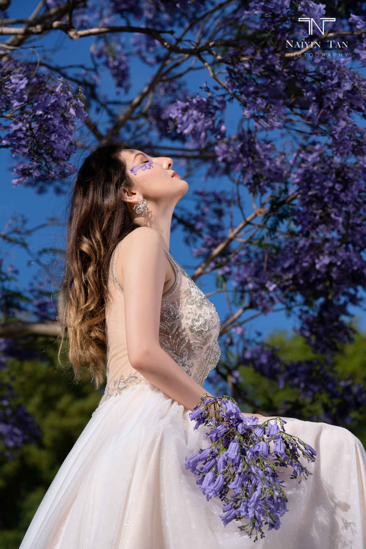 新疆美女没得说,当模特都是身材超级好,皮肤白如雪,五官超精致