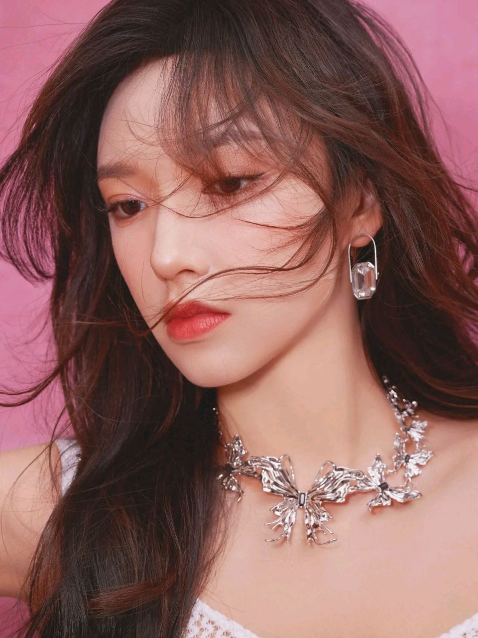 程潇白色修身长裙造型#明星出圈的穿搭# #惊艳瞬间# #一眼沦陷