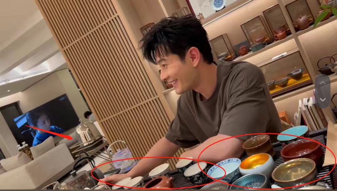 黄晓明豪宅内景首曝光!古董级别紫砂壶摆满整墙,客厅面积像操场