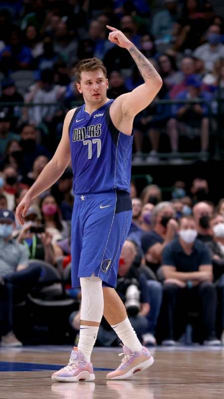 东契奇被老鹰球迷喊你太胖了