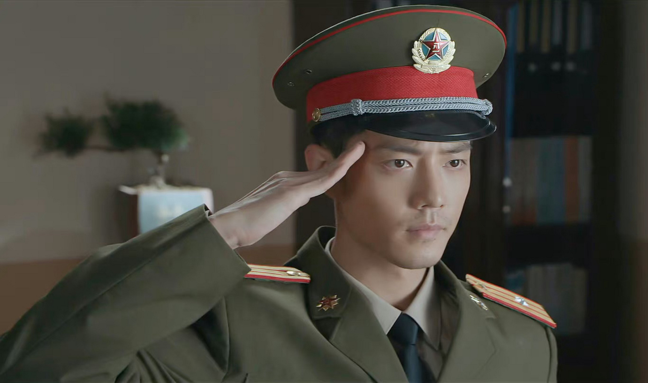 肖战顾一野敬礼#  顾一野以赤子炙诚,淬韶华丰盛; 以刚毅之脊,展战将