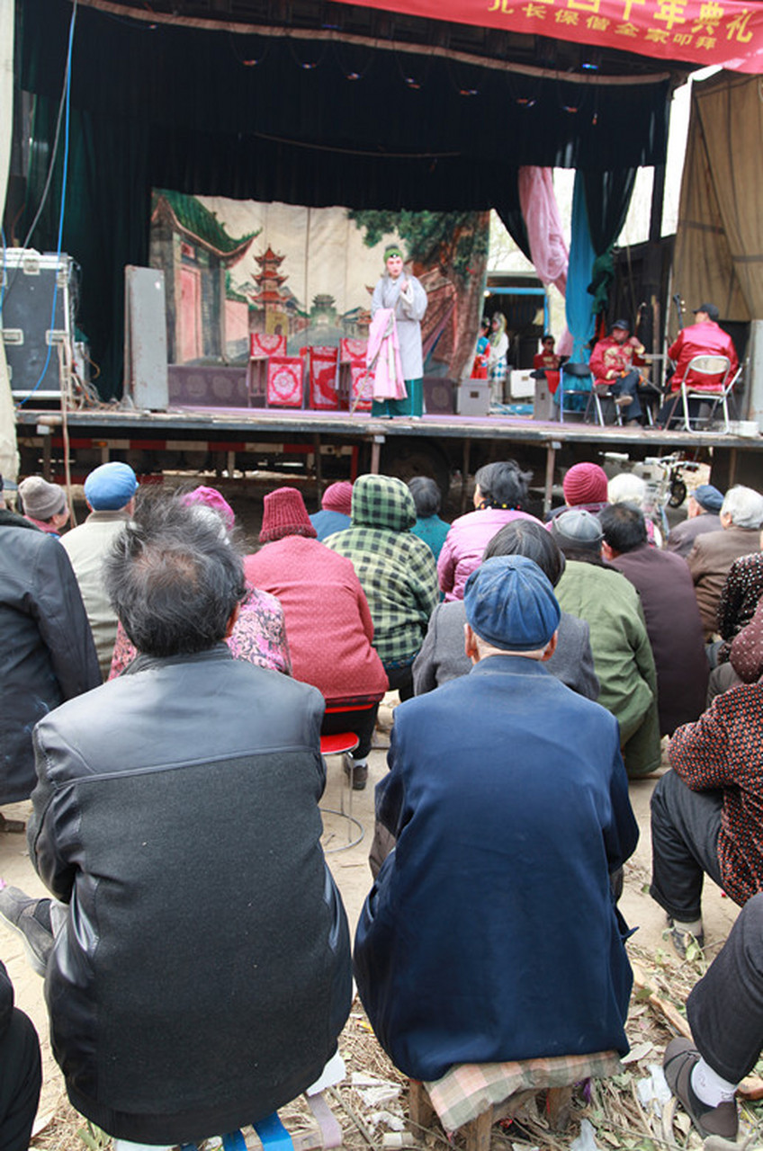 昨晚,老家村支书给我打电话,说村里七月七庙会唱大戏,共需要花费四万