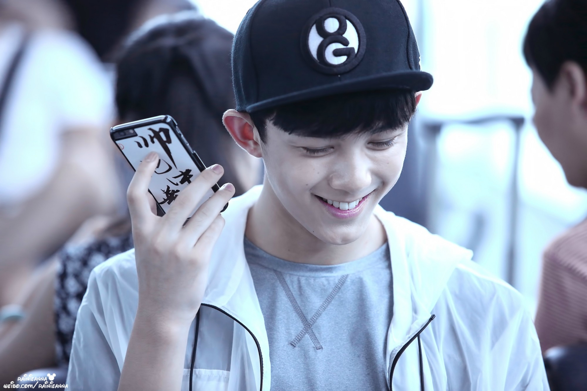 吴磊[鲜花],你被他的那一个笑容治愈了[心][心][心]