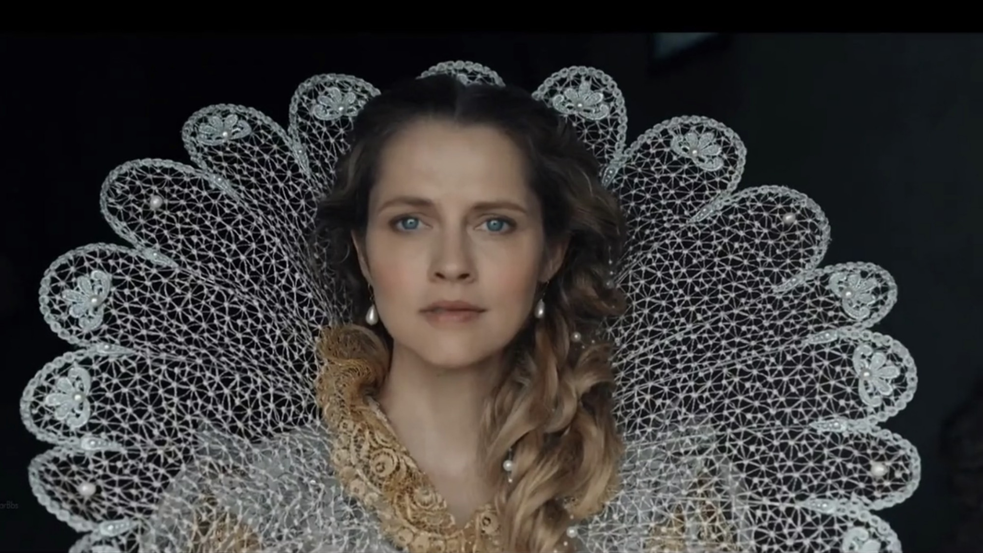 推荐一部美剧《发现女巫》,吸血鬼与女巫的异种恋甜蜜且危险