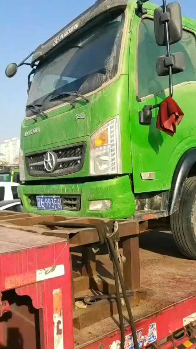 刚刚回来2台蓝牌自卸车(大运征途)-度小视