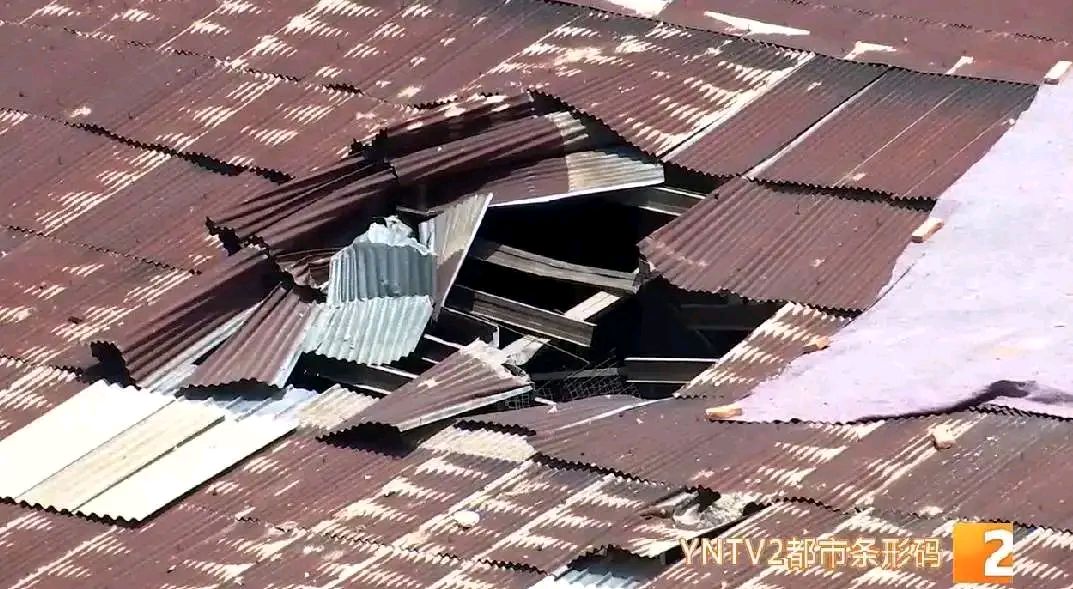 昆明一小区突遭“石头雨”袭击